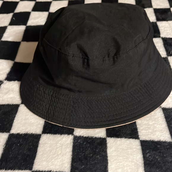 Reversible hat - Picture 2 of 2